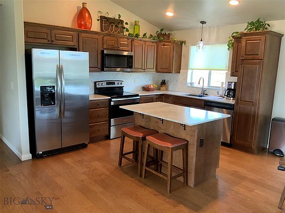 3rd image of 1434 Powers Blvd #1434