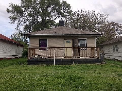 2nd image of 2045 N Lasalle St