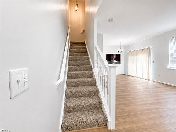 4th image of 313 Holyoke Ln