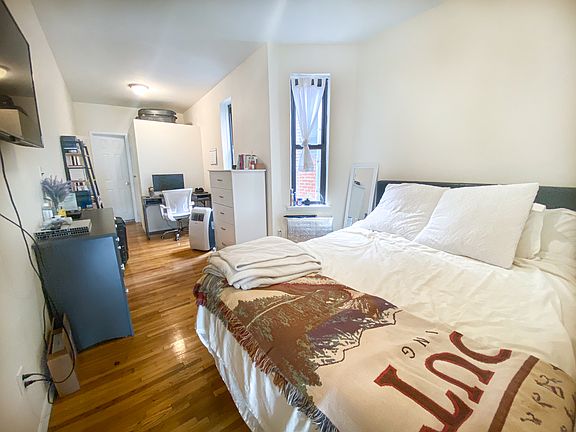 5th image of 205 E 14th St APT 4A