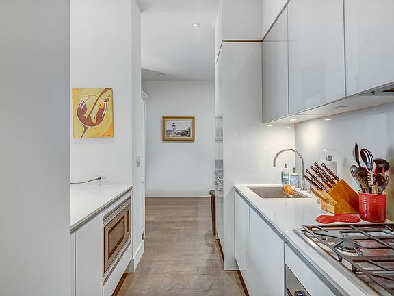 5th image of 25 Broad St APT 6G