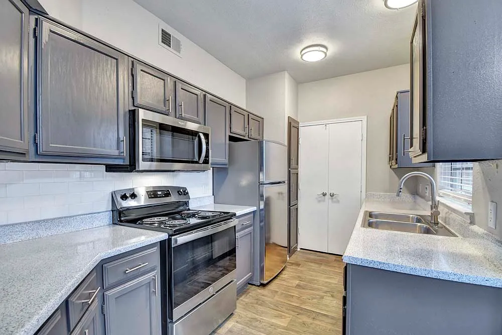 1303 Main — Photo 2