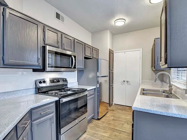 1303 Main — Photo 2