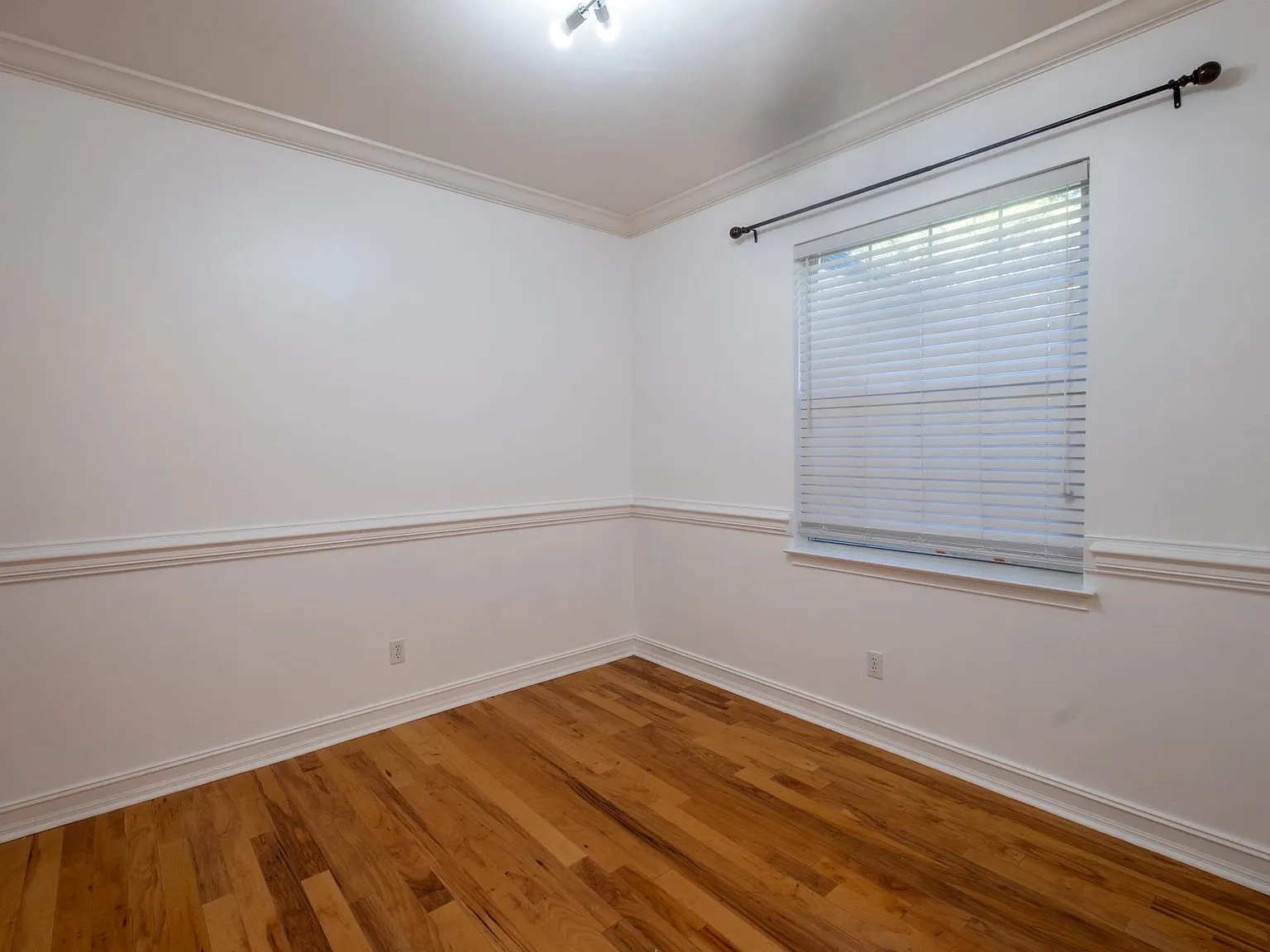 4 bed, 2.5 bath, 2639 sqft, $3,500 — Photo 4