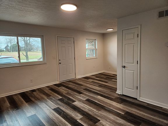 3rd image of 388 Elmwood Dr #6