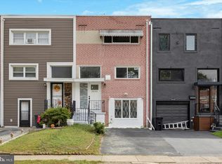 2033 Valley View Dr, Folcroft, PA 19032