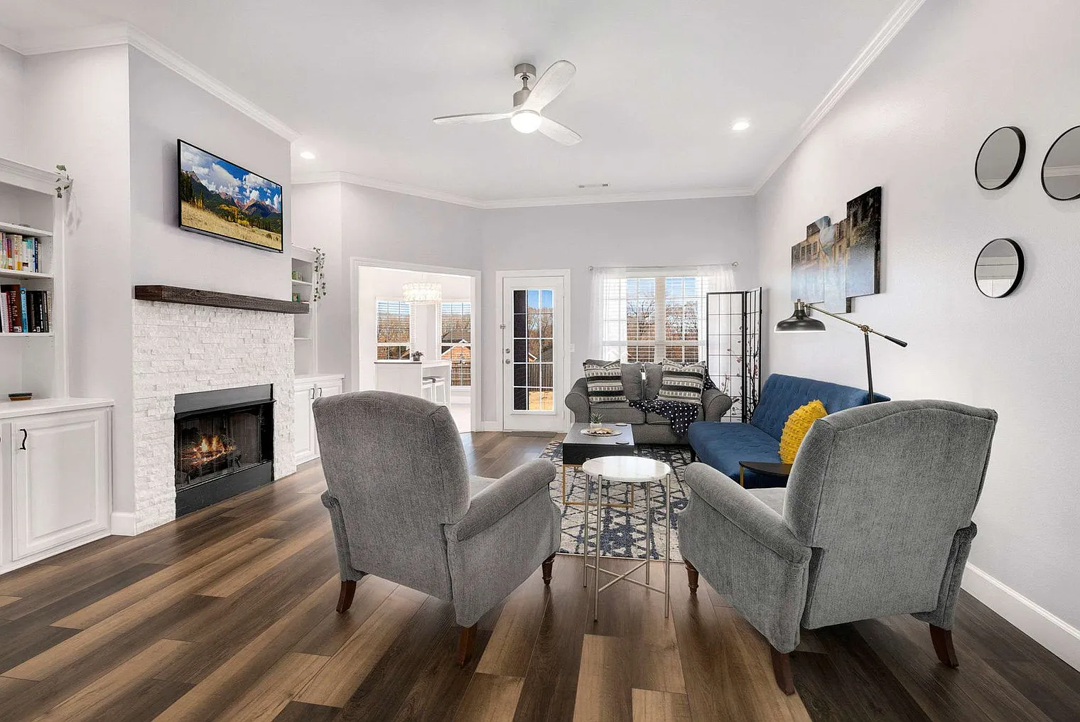 3 bed, 2.0 bath, 1722 sqft, $4,228 — Photo 1