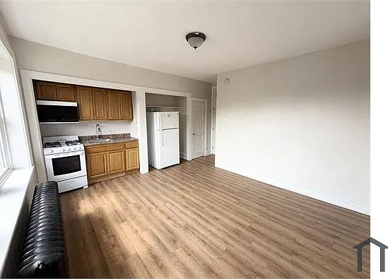 1 bed, $1,100 — Photo 4