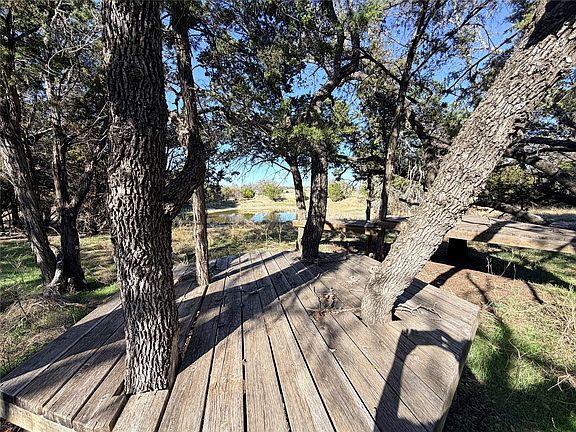 4th image of 360 State Highway 16 S