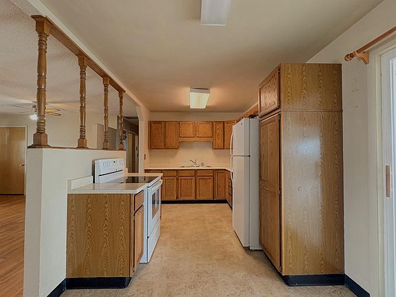 4th image of 2070 River Meadows Rd