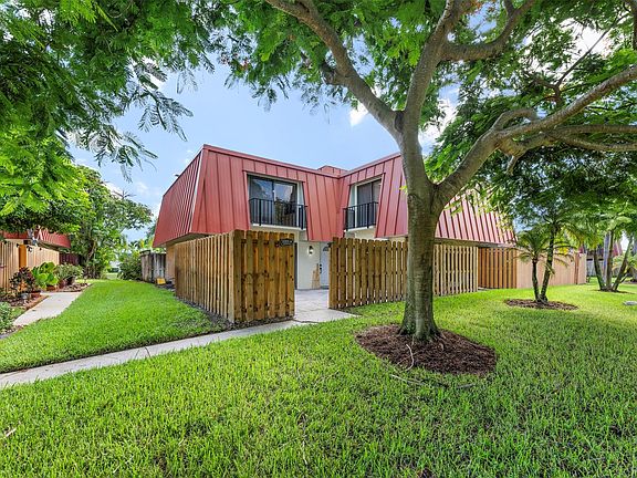 4th image of 3203 Gardens Drive #A