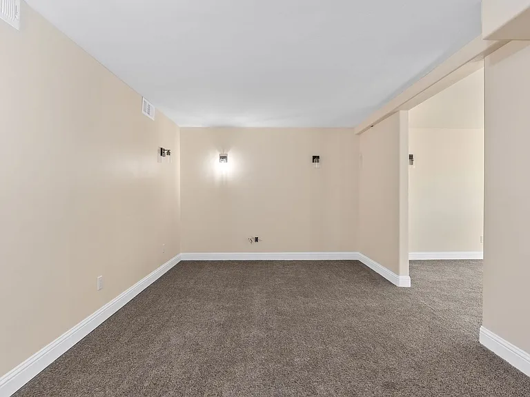 1543 Estee Ave — Photo 40