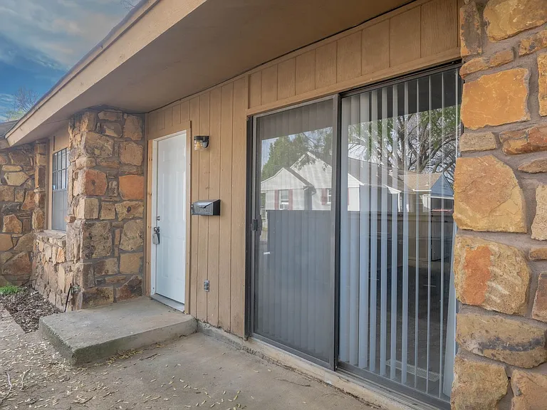 1355 E 60th St Duplex — Photo 18