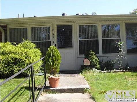 1st image of 215B Buckingham Ct