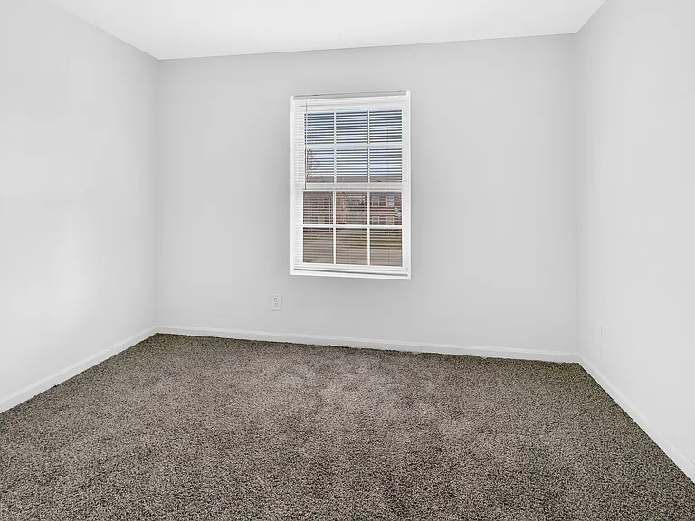 Yorktown Apartments — Photo 7