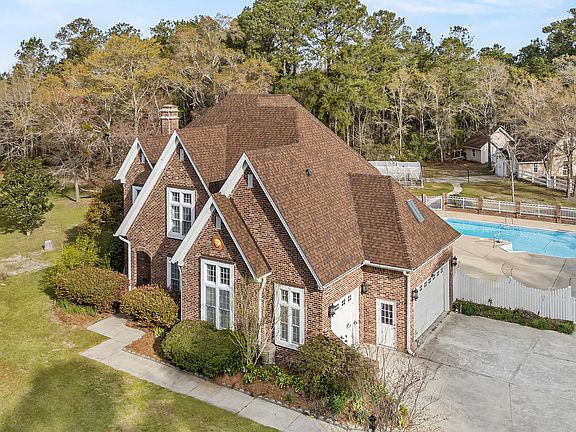 3rd image of 450 Berry Lane SW