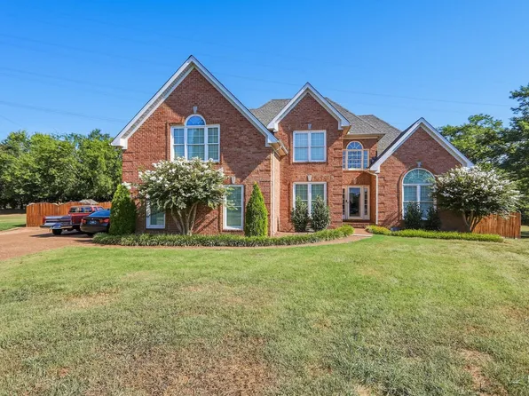 104 Tamaras Ct, Hendersonville, TN 37075