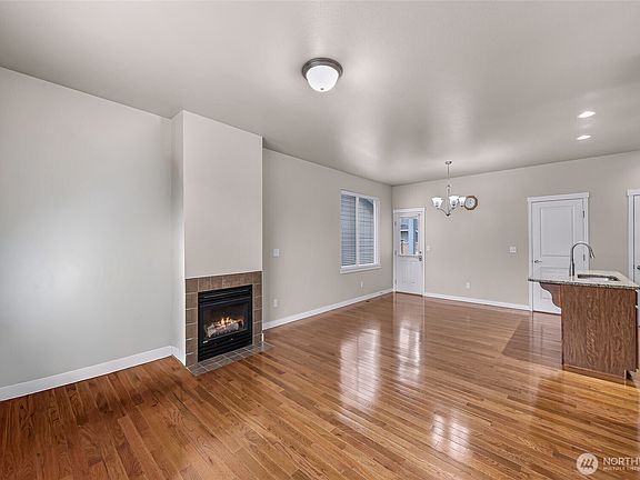 4th image of 336 Tremont Avenue