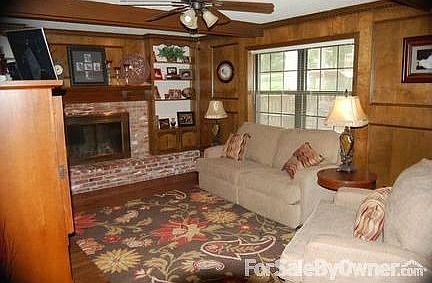Large family room/den with fireplace : Fireplace has gas starter; built-in bookshelves