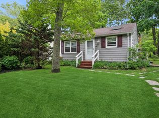 11 Shell Rd, Hampton Bays, NY 11946