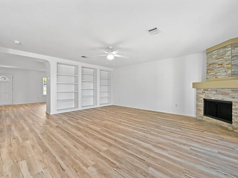 2412 Regal Park Ln — Photo 8