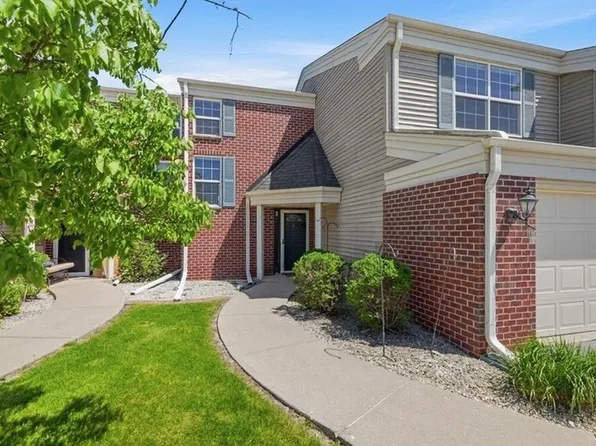 N16W26512 Golf View LANE #E, Pewaukee, WI 53072
