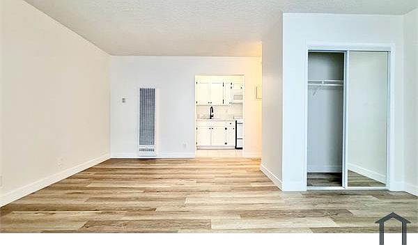 1st image of 917 S Kenmore Ave APT 9