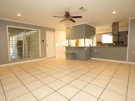 5th image of 650 Hyde Park Pl