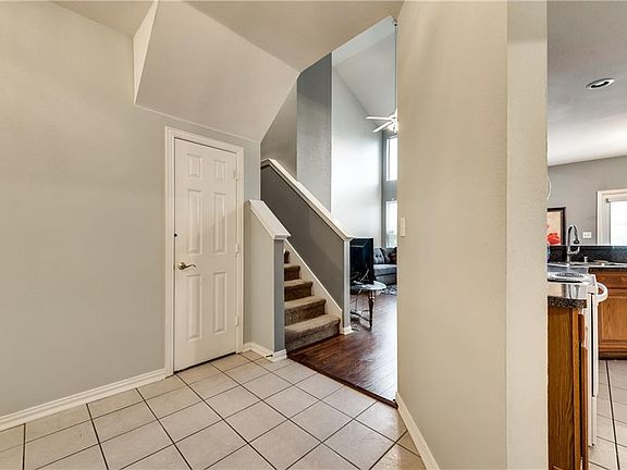 5th image of 9841 Castlewood Dr