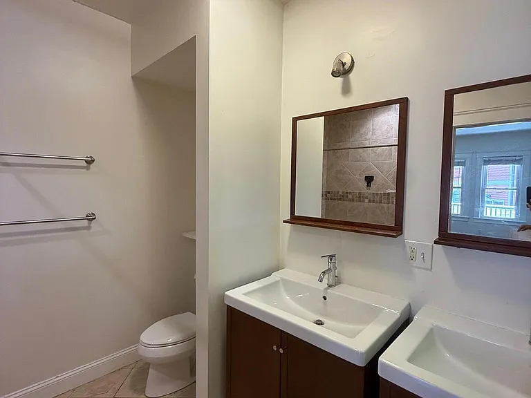 10 Giles Park — Photo 12