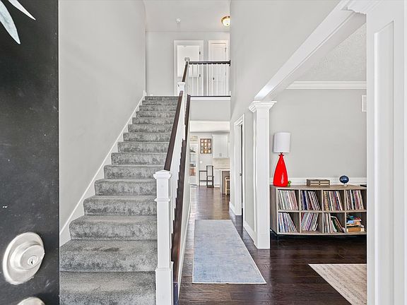 3rd image of 701 Country Ridge Dr