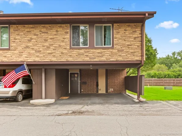 7 Cour Versaille, Palos Hills, IL 60465
