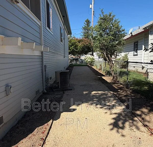 204 N Main St — Photo 11