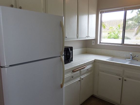 5th image of 4457 48th St APT 4