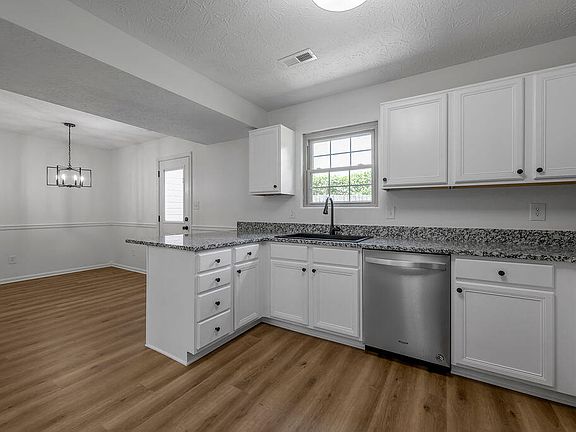 4th image of 821 Mickey Ln
