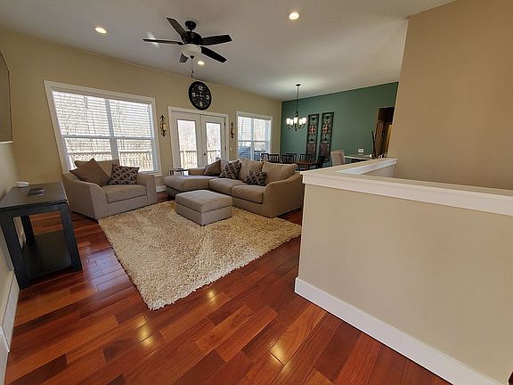 3rd image of 5461 Pine Island Dr NE