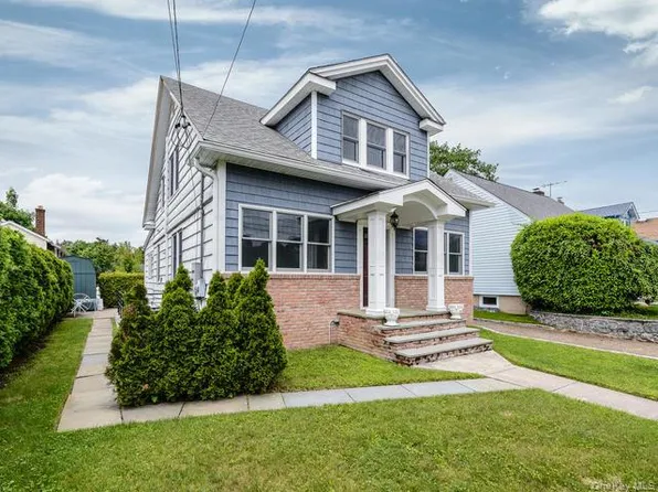 35 Birch St, Locust Valley, NY 11560