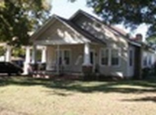 34 N Mitchell St, Hawkinsville, GA 31036