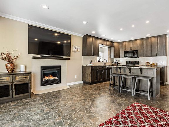 3rd image of 46677 Ramona Dr