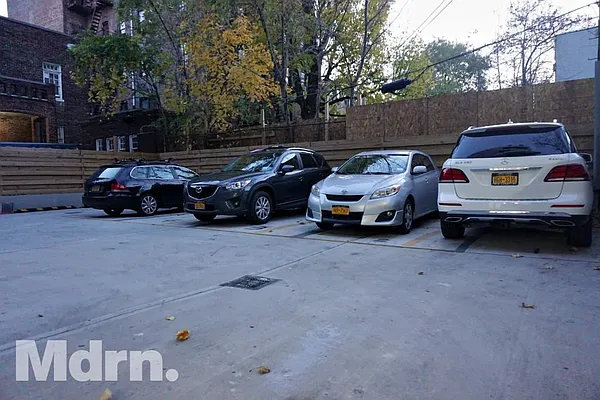 Rented by Mdrn Residential | media 44