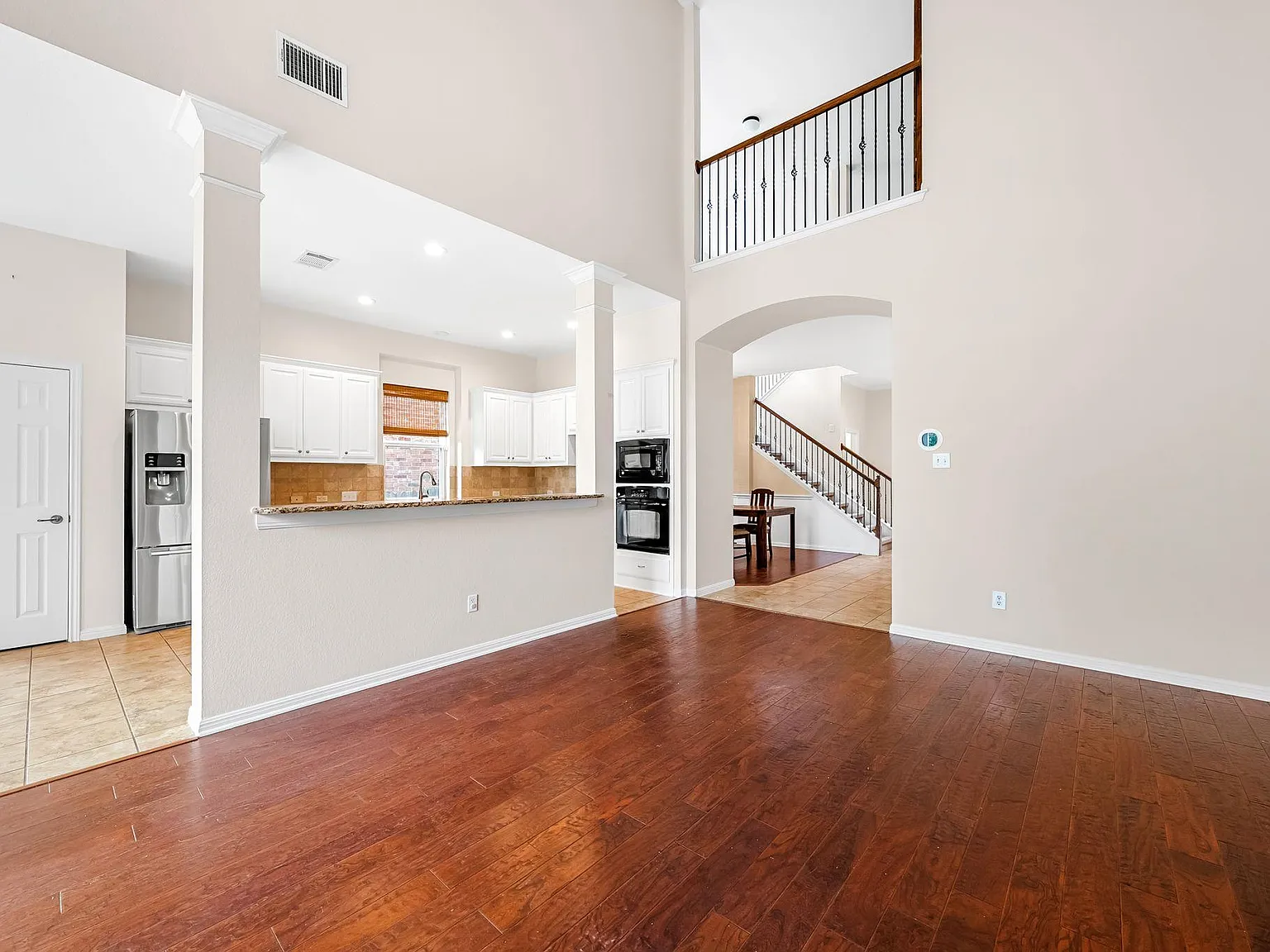 4 bed, 3.5 bath, 2876 sqft, $3,200 — Photo 3