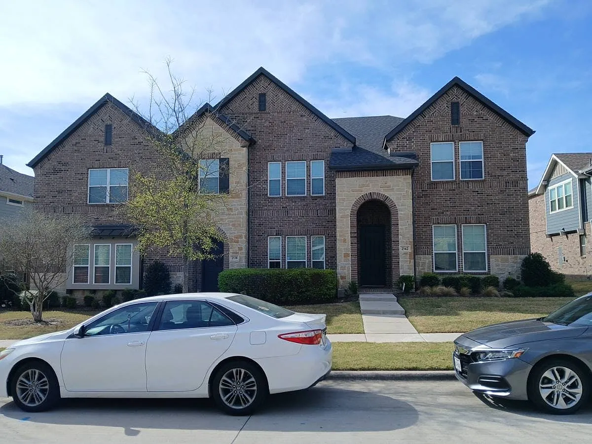 2542 Barnwood Ln photo 1