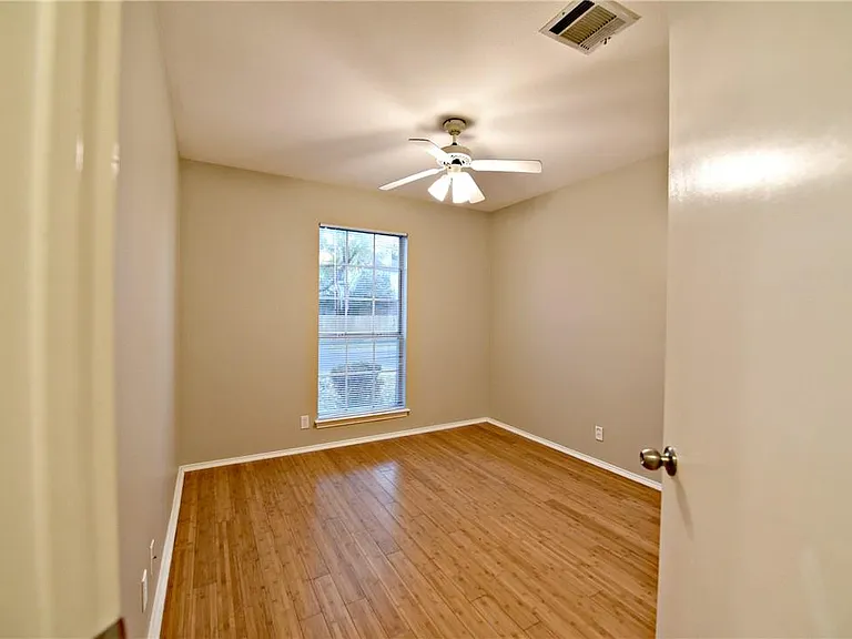 8402 Hillrock Dr — Photo 15