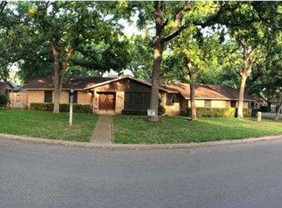 1901 N Harding Ave, Cameron, TX 76520