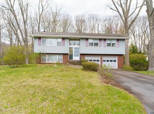 13 Ashley Dr, Newtonville, NY 12110