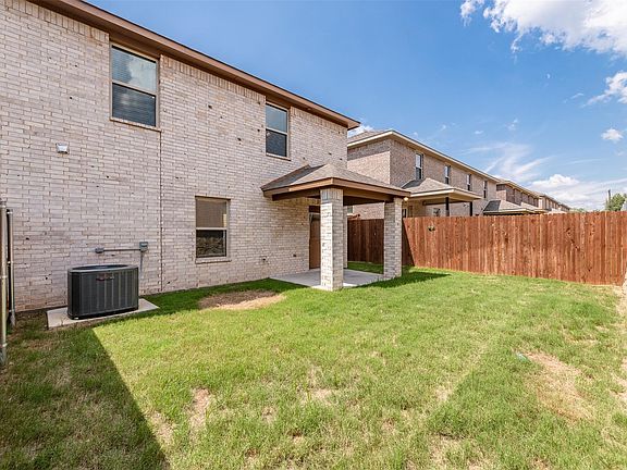 4th image of 718 Rolling Terrace Cir