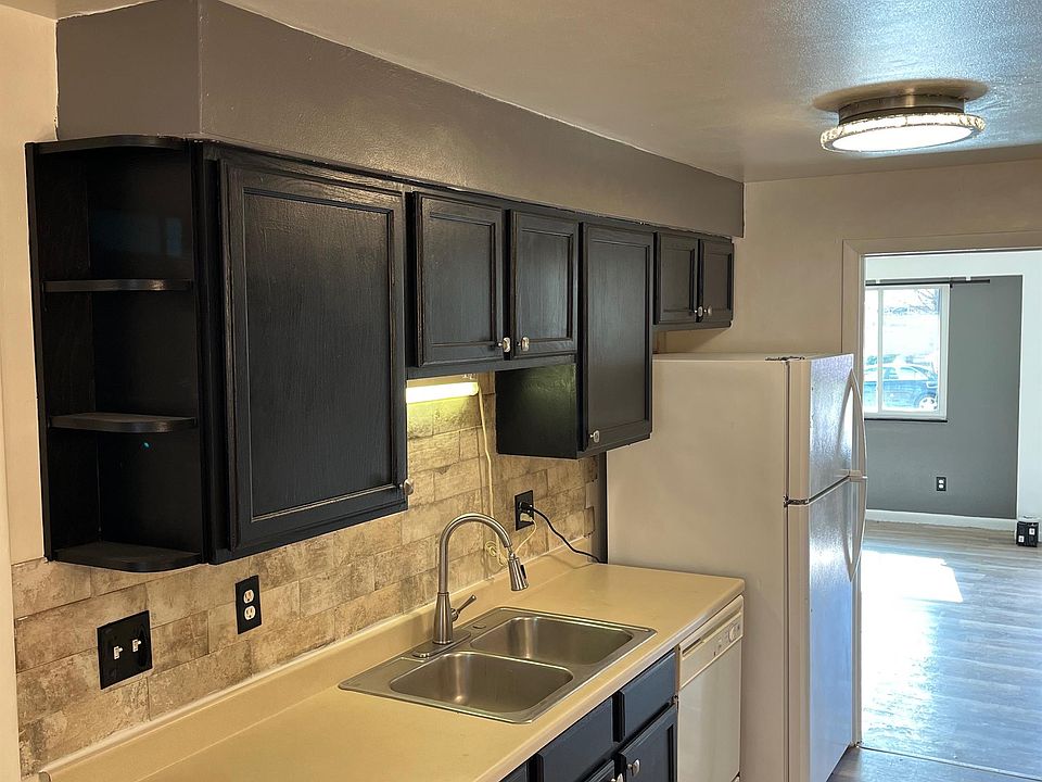 1st image of 2881-2883 Benchwood Dr