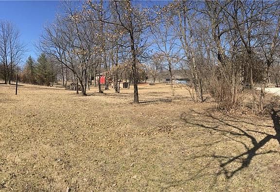 4th image of Lakeside Dr