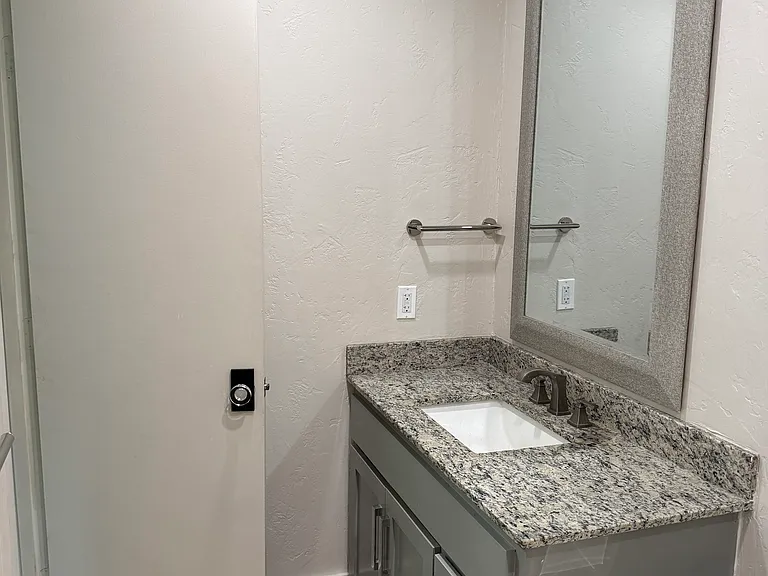 1711 Shely St #B — Photo 10