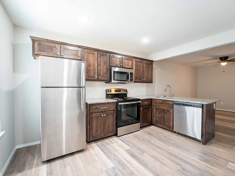 Oakwood Heights Townhomes — Photo 70